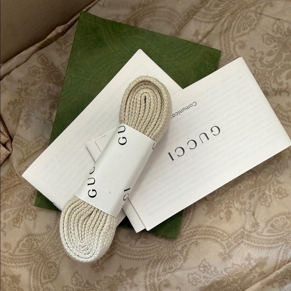 Gucci

Rhyton Gucci Logo Leather Sneaker - Picture 6 of 10